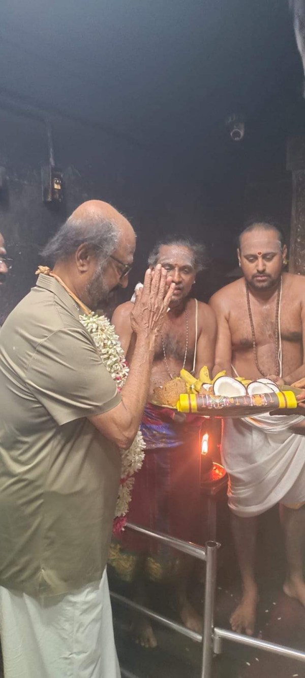 Rajinikanth visits Tiruvannamalai photo trending in social media Rajinikanth visits Tiruvannamalai photo trending in social media