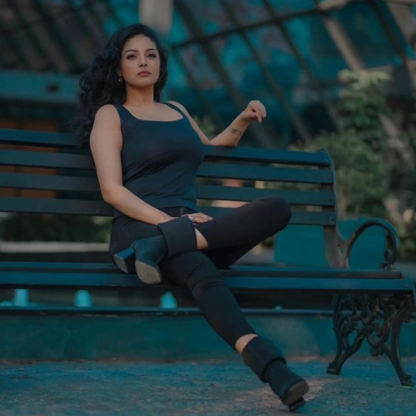 Actress Sanam shetty reply to netizens bad question