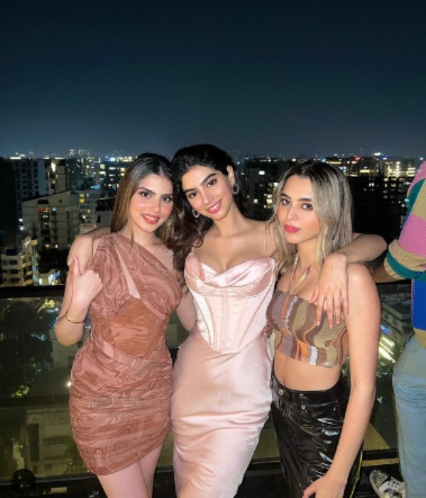 Jhanvi Kapoor sister Khushi Kapoor latest bikini photos storms internet 