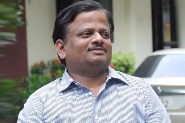 Actor Suriya gets trolled for not attending late director KV Anands daughter marriage Actor Suriya gets trolled for not attending late director KV Anands daughter marriage