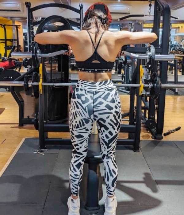 Bigg Boss Losliya getting bad comments for her latest Back Day gym pics 
