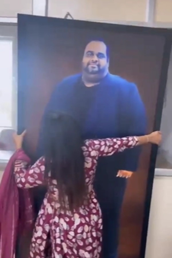 Actress Mahalakshmi gifts to Ravindar for his Birthday