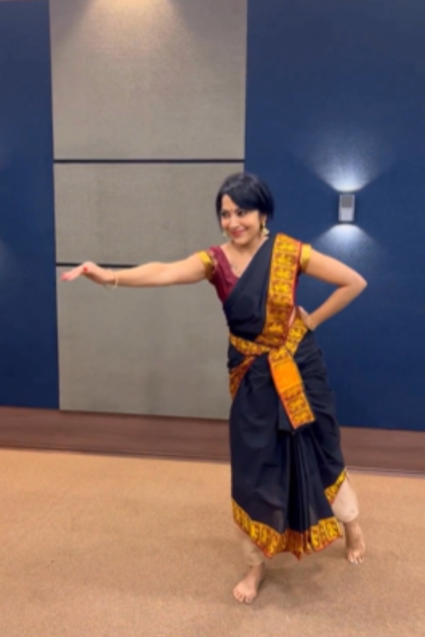 VJ Ramya subramanians Reels on Vijays Leo movie song Naa ready makes fans more fun VJ Ramya subramanians Reels on Vijays Leo movie song Naa ready makes fans more fun