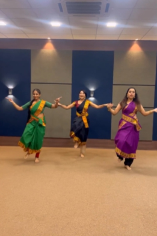 VJ Ramya subramanians Reels on Vijays Leo movie song Naa ready makes fans more fun VJ Ramya subramanians Reels on Vijays Leo movie song Naa ready makes fans more fun