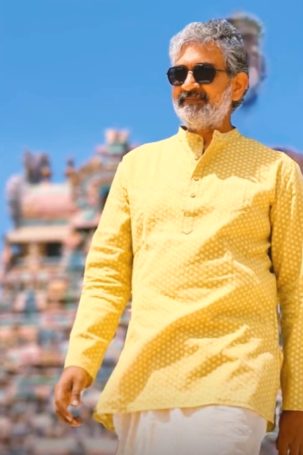 Photos of director Rajamouli visiting temples in Tamil Nadu with his family have trended 