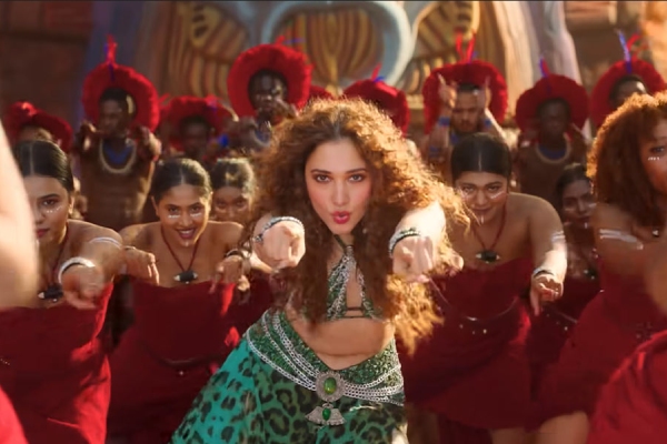 Bigg Boss Dhanalakshmi grooves for Jailer Kaavaala song