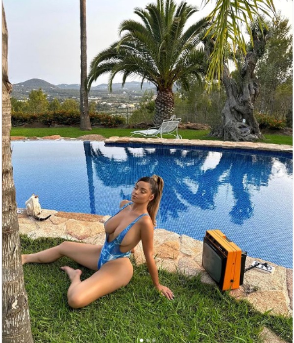 Demi Rose latest belt bikini storms internet 