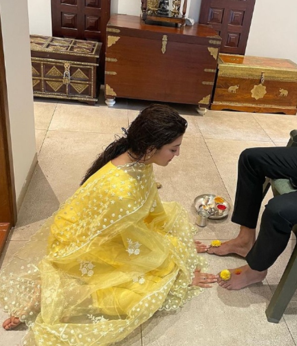 Actress Pranitha done patha pooja for her husband on Bheemana Amavasya