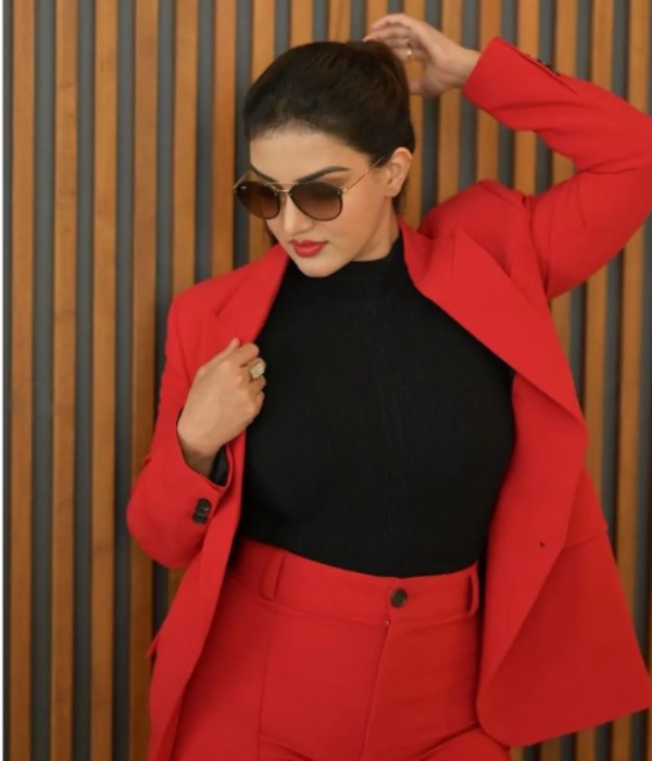 Honey Rose stuns her fans with royal red blazer and shares the super video 