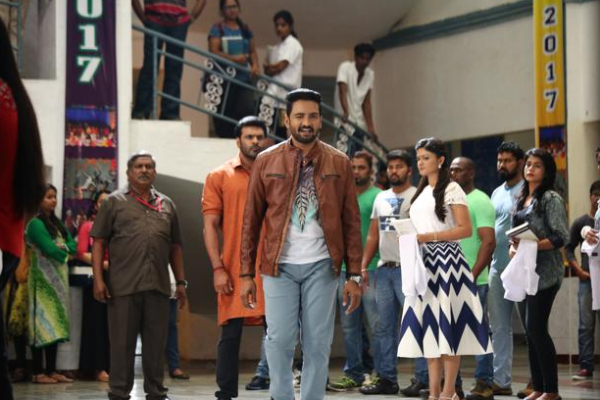 Santhanam Talks about His Real life Friends 