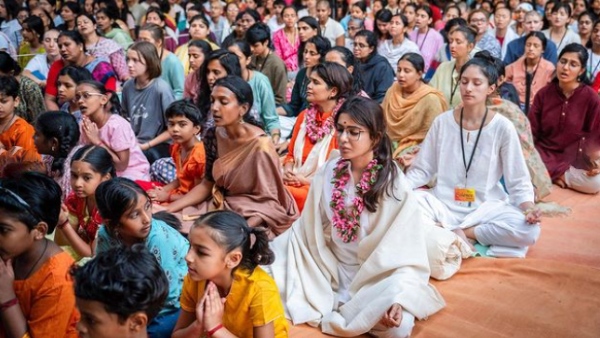 Actress Samantha make a trip to Bali with her friends before treatment