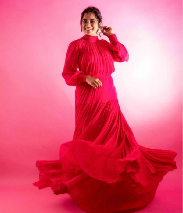 Nanpakal nerathu mayakkam actress ramya pandian Pink dress photoshoot Nanpakal nerathu mayakkam actress ramya pandian Pink dress photoshoot