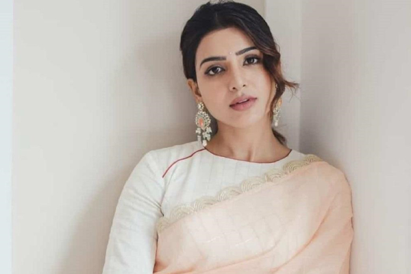 Samantha shares a cute selfie with monkey at Bali Island 