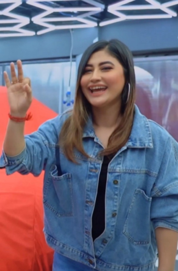 vijay tv Cook with comali actress Sunitha buys a new luxurious car