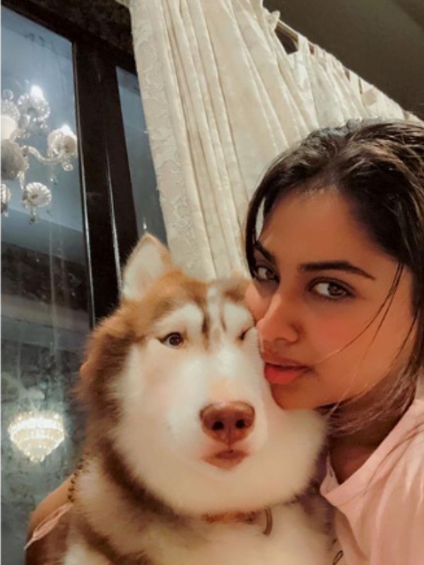 Shivani Naryanan kissing her pet dogs photos getting more likes and comments 