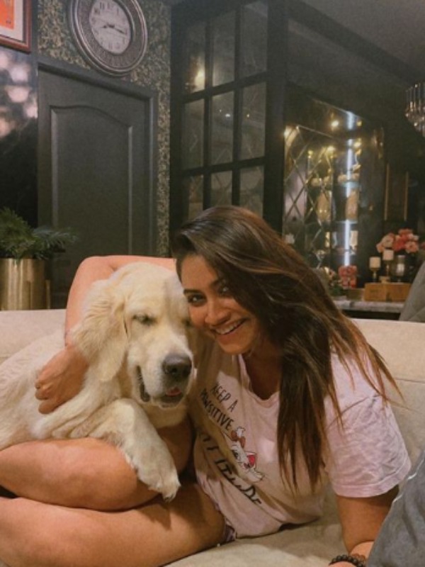 Shivani Naryanan kissing her pet dogs photos getting more likes and comments 