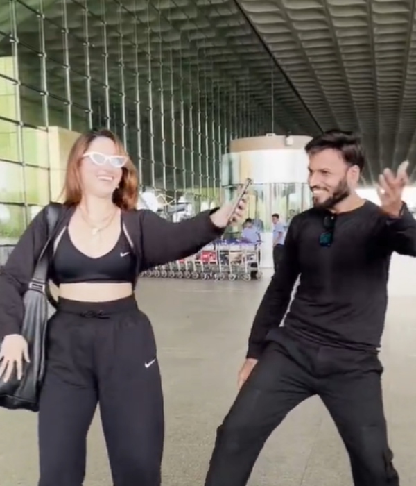 actress tamanna bhatia dance for kaavaala song at airport