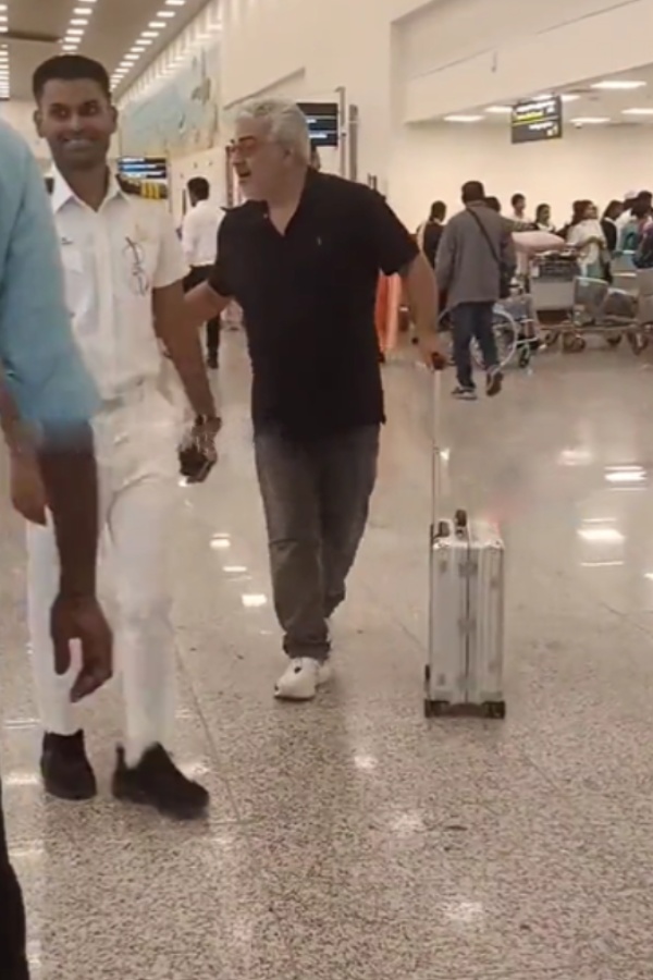 Actor Ajiths Recent video in Airport makes fans more happy Actor Ajiths Recent video in Airport makes fans more happy