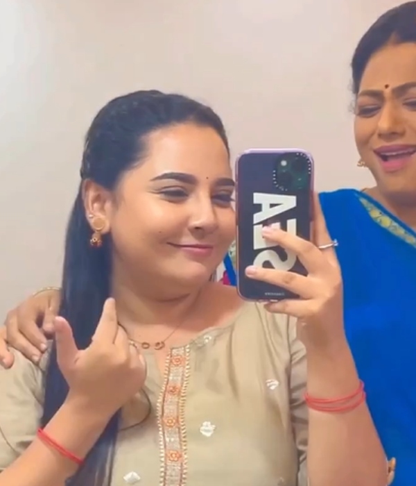Vijay TVs Baakiyalakshmi serial fame Suchitra and Nehas Kavala reels video makes fans more fun Vijay TVs Baakiyalakshmi serial fame Suchitra and Nehas Kavala reels video makes fans more fun