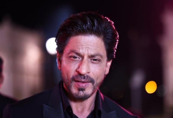 Shah Rukh Khan met accident and injured in nose on shooting spot and done a minor surgery
