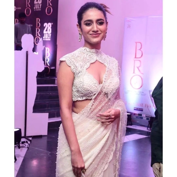Oru Adaar Love movie actress priya prakash varrier latest white saree photos