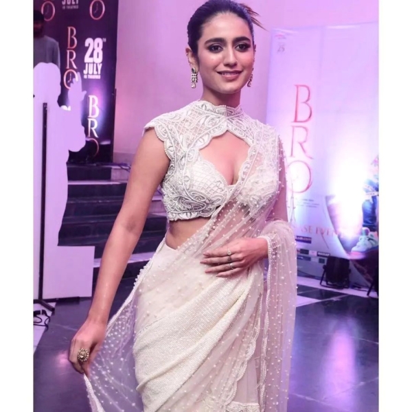 Oru Adaar Love movie actress priya prakash varrier latest white saree photos