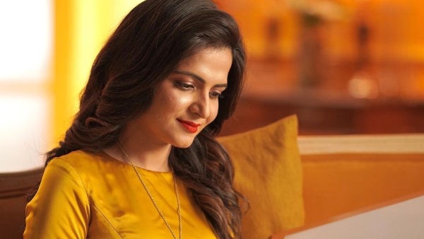 vijay tv anchor dhivyadharshini emotional interview about health issues