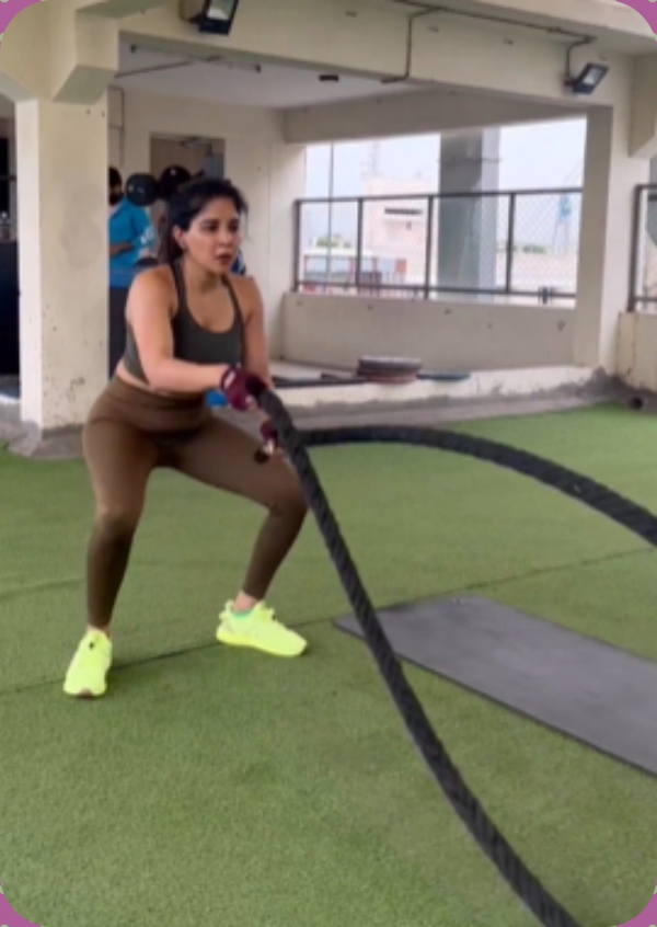 Actress Sakshi agarwal workout video trending on social media