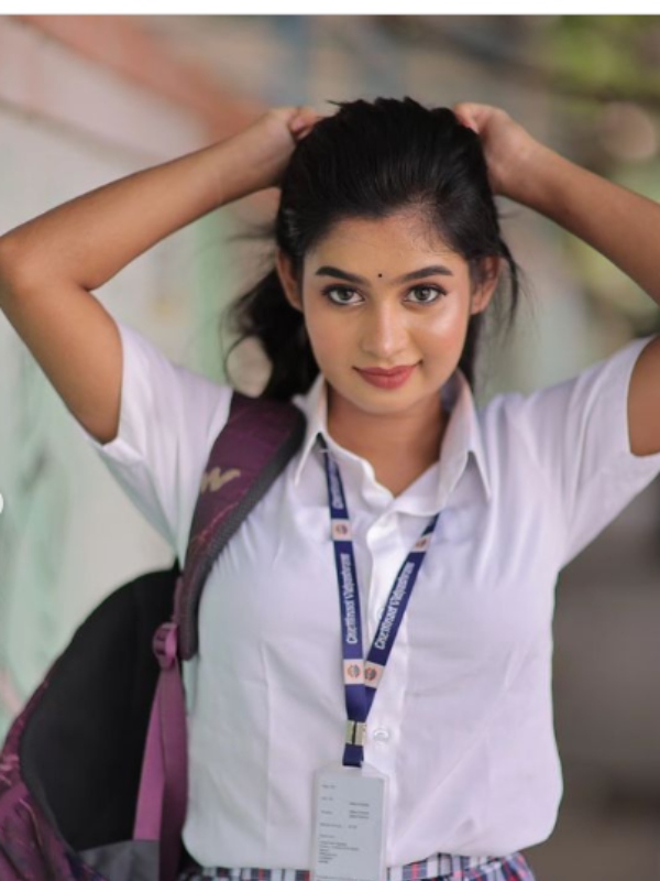 Bigg Boss Janany turned school girl with a latest photoshoot 
