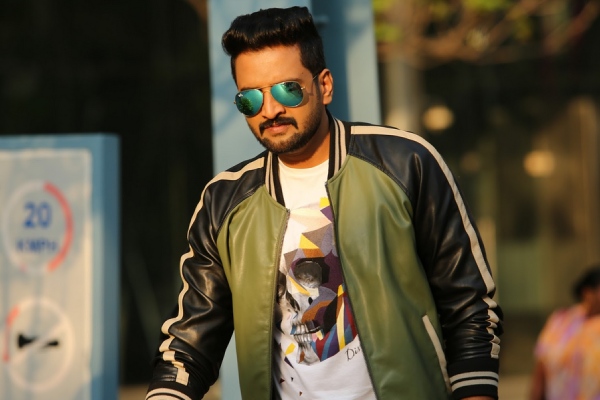 Rajinikanth Advices To Santhanam At Enthiran Shooting Spot 