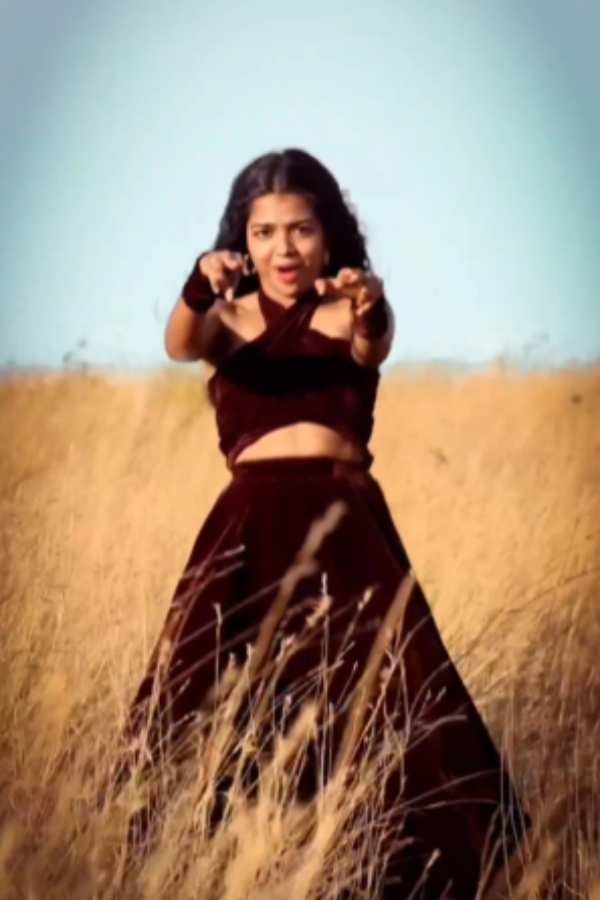 Amala Shaji stuns in pattu saree and grooves for Orakkannala song grabs fans attention 