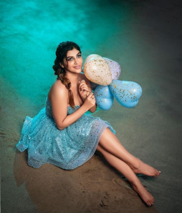 Yashika Anand lookalike blue barbie at beach photos stuns fans Yashika Anand lookalike blue barbie at beach photos stuns fans