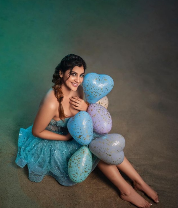 Yashika Anand lookalike blue barbie at beach photos stuns fans Yashika Anand lookalike blue barbie at beach photos stuns fans
