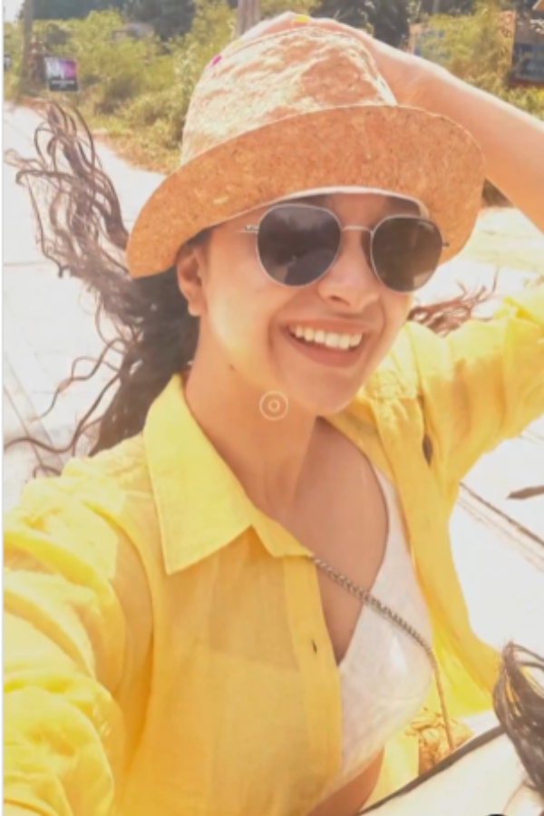 Maamannan heroine Keerthy suresh thailand tour photos trending 