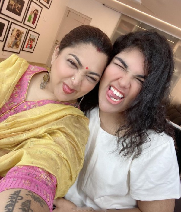 Actress kushboo sundar shared cute daughters photos on instagram