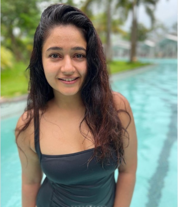 Actress Poonam Bajwa swimming pool photoshoot trending on internet