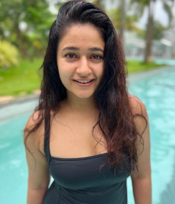 Actress Poonam Bajwa swimming pool photoshoot trending on internet