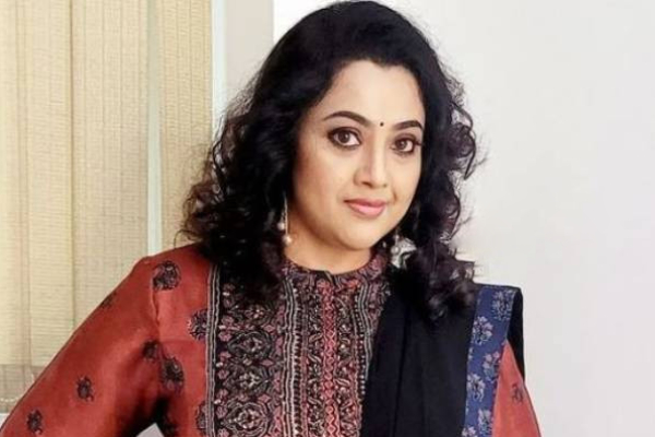 Actress Meena Participated in Super singer Junior show and kissed a girl