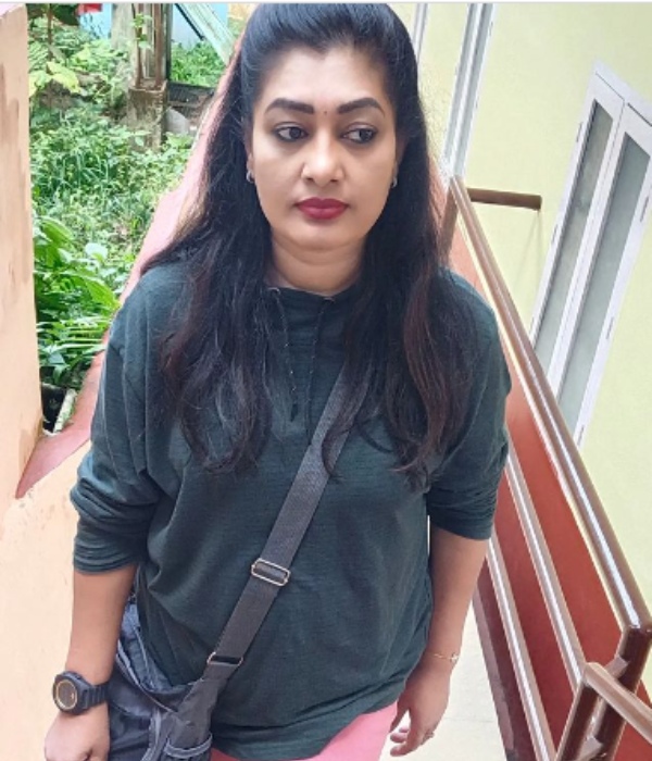 actress nilani complaint in police commissioner on online loan fraud