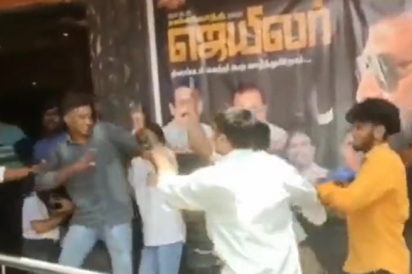 Rajinikanth fans beaten Vijay fans for giving negative reviews for Jailer movie Rajinikanth fans beaten Vijay fans for giving negative reviews for Jailer movie