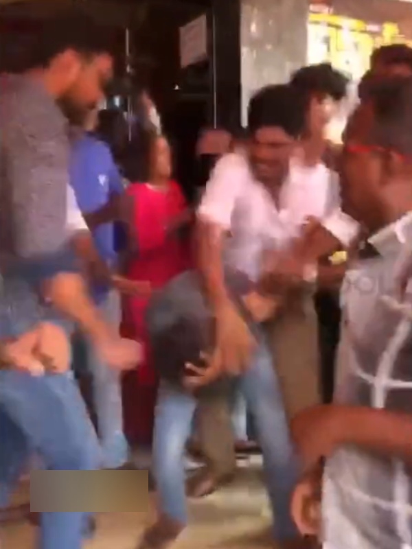 Rajinikanth fans beaten Vijay fans for giving negative reviews for Jailer movie Rajinikanth fans beaten Vijay fans for giving negative reviews for Jailer movie