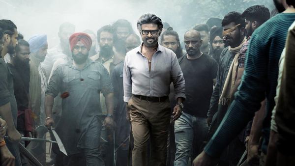 Rajinikanth fans beaten Vijay fans for giving negative reviews for Jailer movie Rajinikanth fans beaten Vijay fans for giving negative reviews for Jailer movie