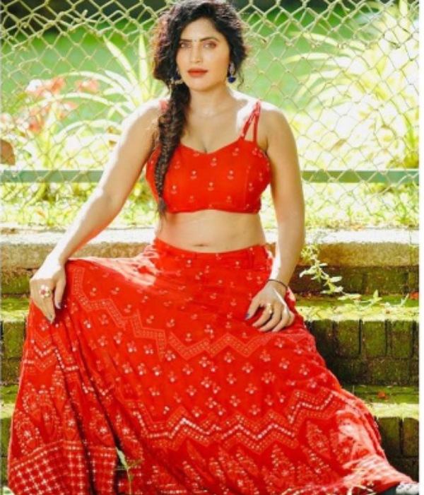 Director Ram Gopal Varmas movie heroine Sri Rapaka bold comments about before marriage relationship