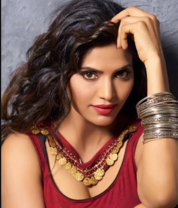 Director Ram Gopal Varmas movie heroine Sri Rapaka bold comments about before marriage relationship