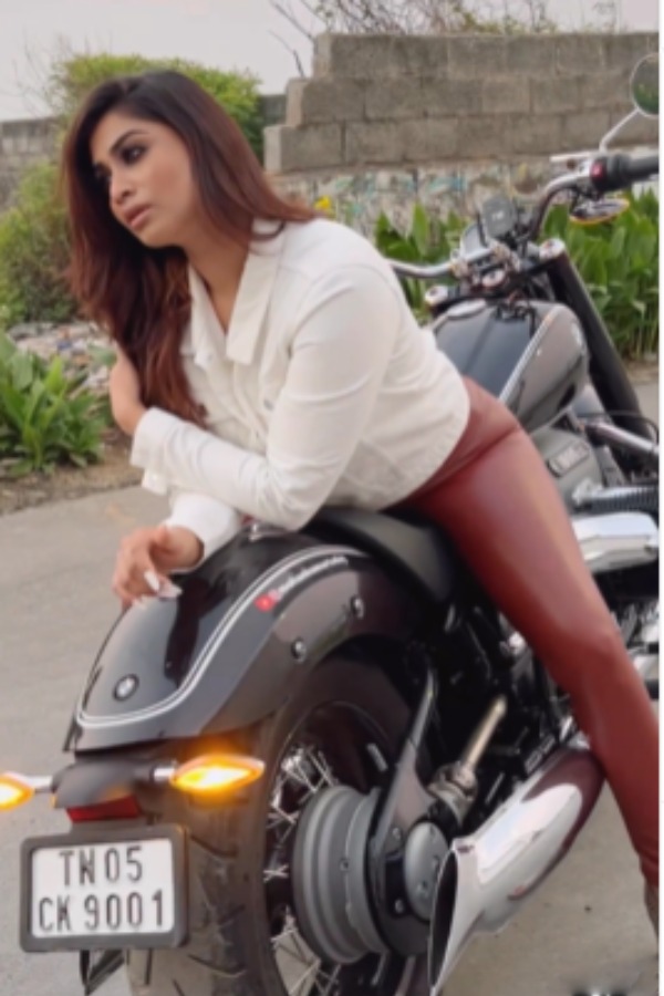 bigg-boss-fame-shivani-narayanan-instagram-post-trending-on-internet