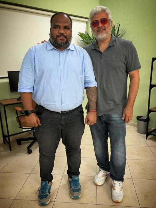 Actor Ajith reduces his weight and smart look in recent clicks