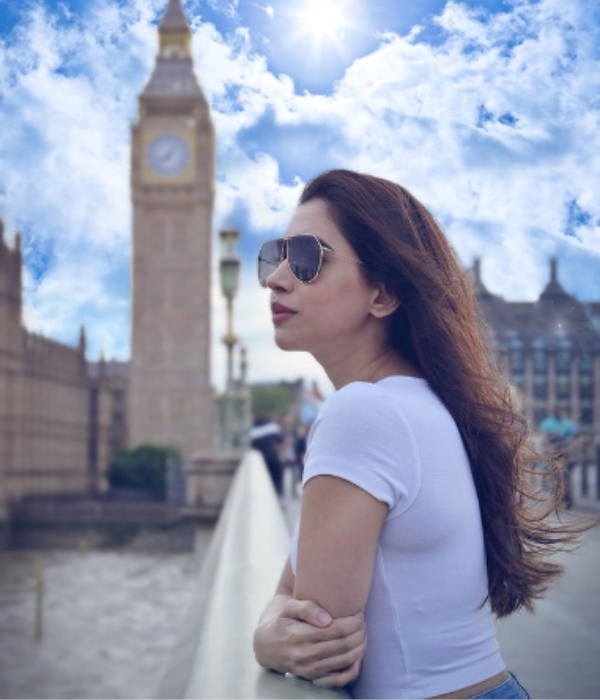 Actor Jayam Ravis Wife Aarthi Ravi is in vacation trip to London with her children