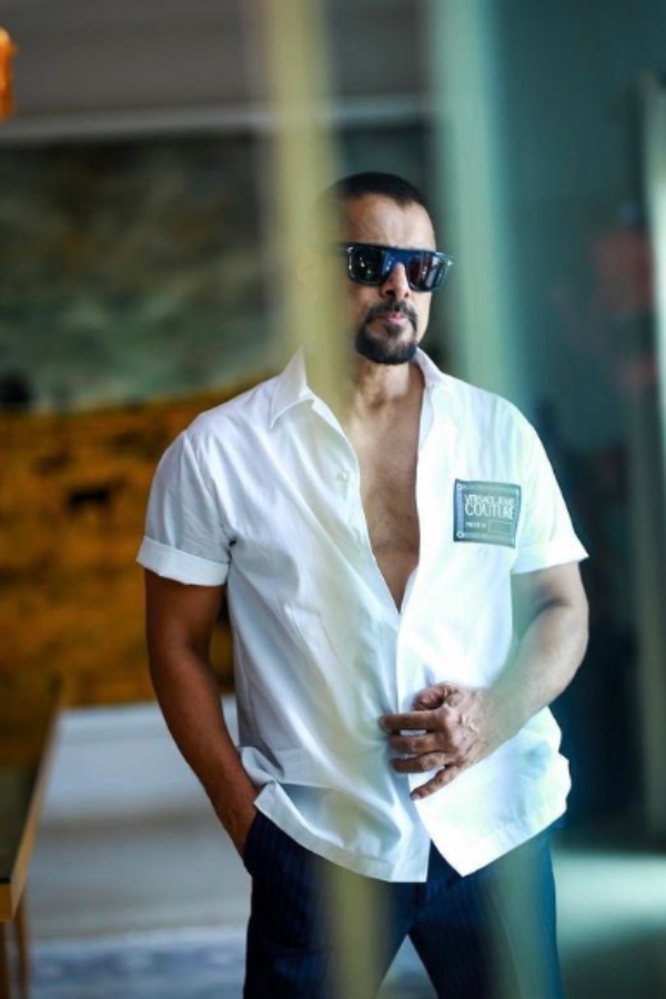 thangalaan Hero Actor Vikram mass look photos trending on social media