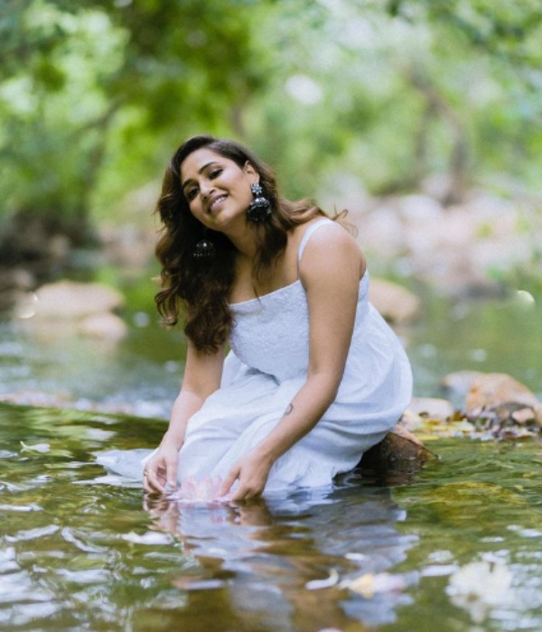 Bigg Boss Tamil 7 most expected contestant Jacquline latest photoshoot phots stuns fans 