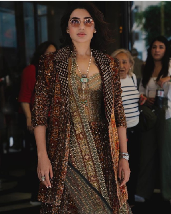 Actress Samantha has gone to America for myositis treatment 